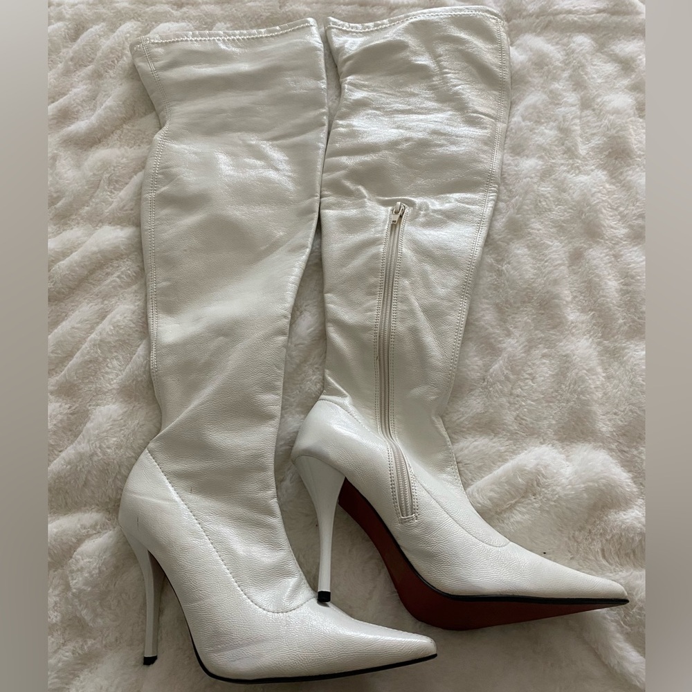 CHROME WHITE OVER THE KNEE BOOTS 6
